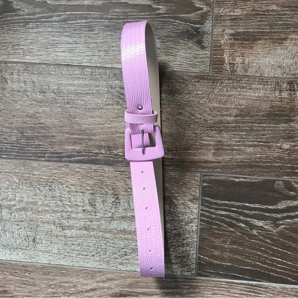 Pink faux alligator belt - Picture 7 of 11